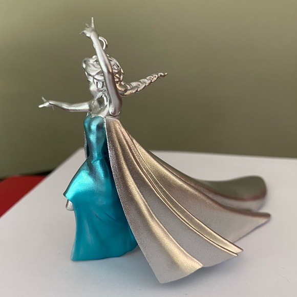 ❄️Hallmark Disney Elsa Frozen Christmas Ornament - Picture 5 of 8